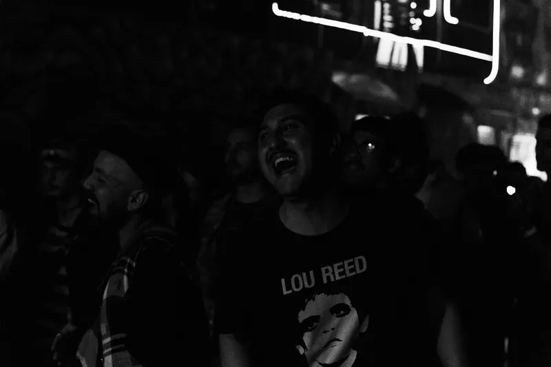 Fotografía en vivo de Riel en recital